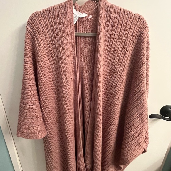 LC Lauren Conrad Pink Knit Shawl with Fringe - Picture 1 of 7